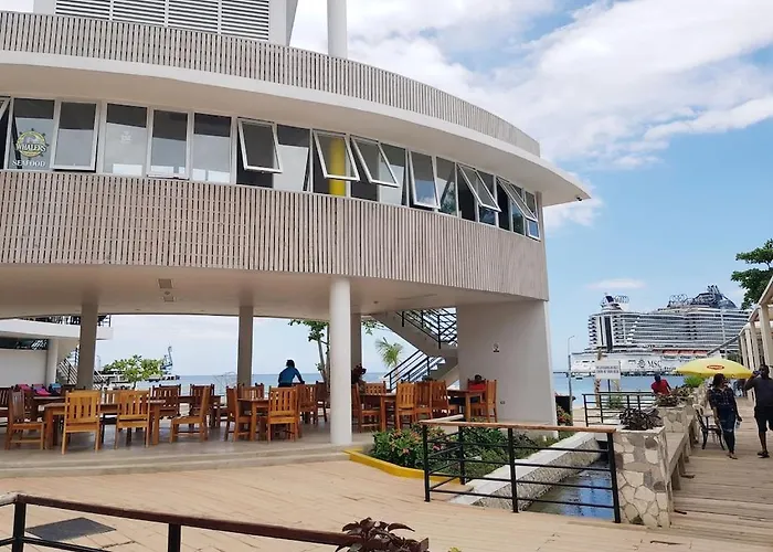 Amazing Location! Walk To Town, & Dinner - Payment Required To Reserve * Ocho Ríos