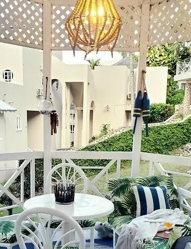 Amazing Location! Walk To Town, & Dinner - Payment Required To Reserve