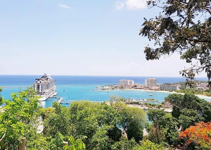 Amazing Location! Walk To Town, & Dinner - Payment Required To Reserve Ocho Ríos