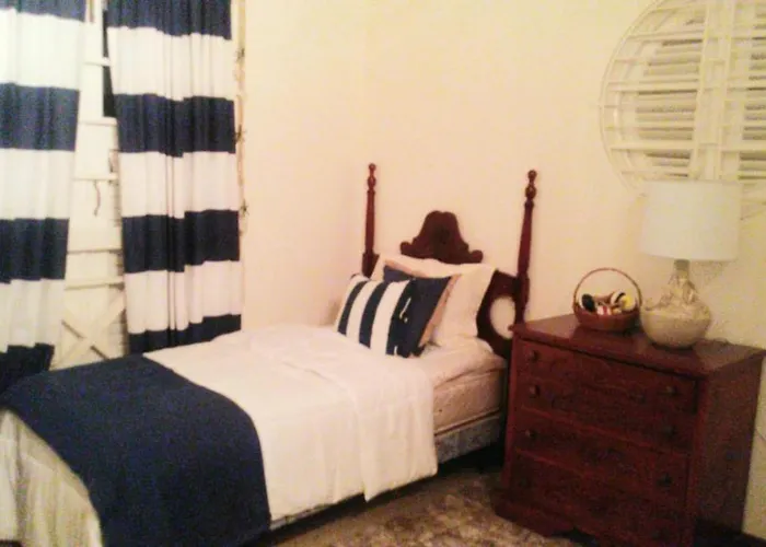 Amazing Location! Walk To Town, & Dinner - Payment Required To Reserve * Ocho Ríos